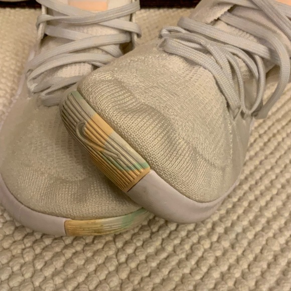 NIKE - Picture 2 of 8